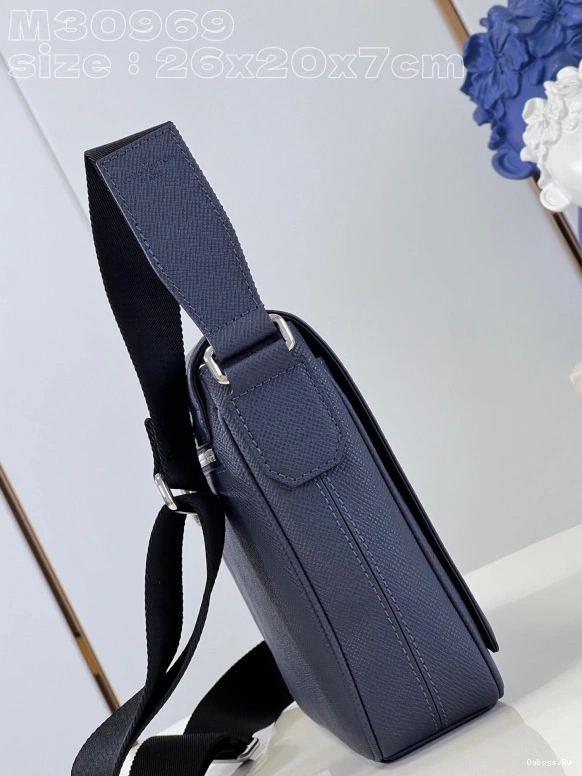 LOUIS PM DISTRICT VUITTON 0311